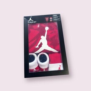 New In Package Nike Jordan Red Baby 3-Piece Set Body Suit Booties Hat Sz 0-6 Mon